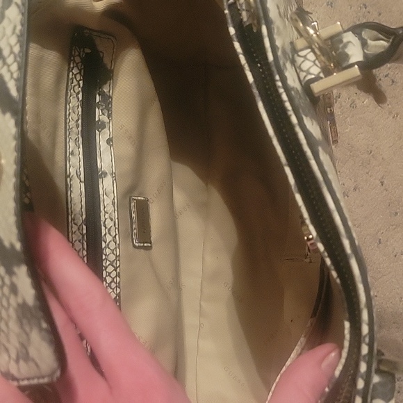 Guess python print purse - Picture 3 of 4